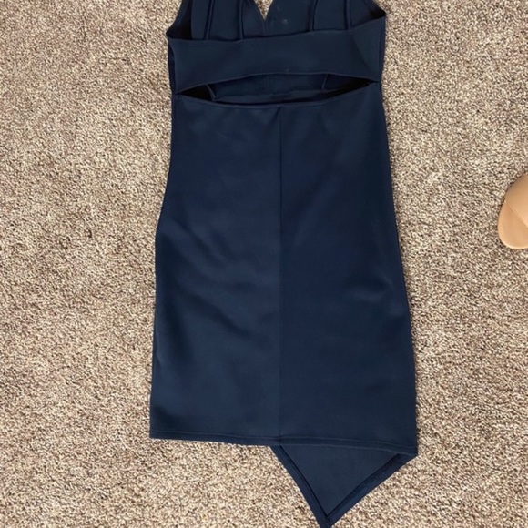 Beautiful dress - Picture 2 of 3